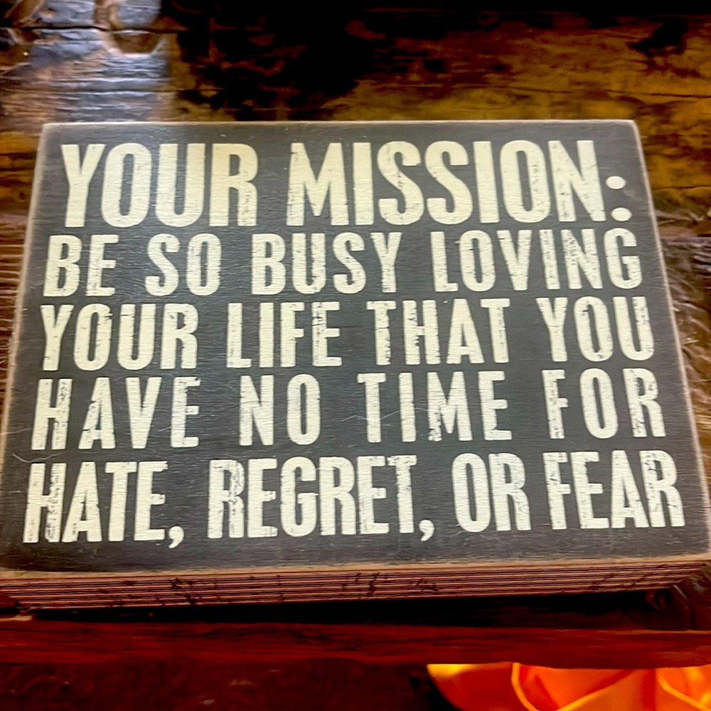 Motivation box sign